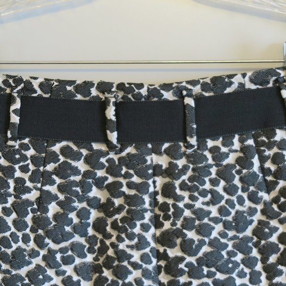NWT Escada Sport Sepia Green Animal Print Jacquard Hi-Waist Belt Shorts Size 34 - Picture 5 of 9